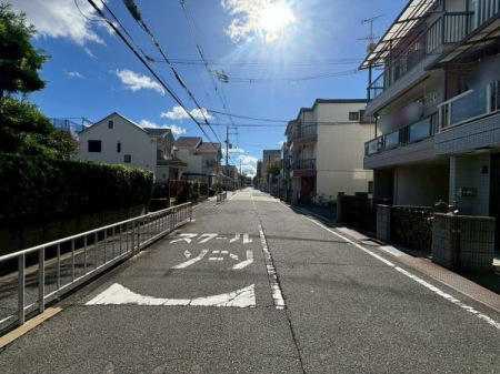 ���{�����s�����Ƃ̒��È�ˌ��Ă̑O�ʓ��H�܂ތ��n�ʐ^