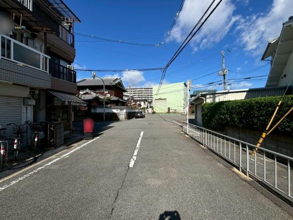 ���{�����s�����Ƃ̒��È�ˌ��Ă̑O�ʓ��H�܂ތ��n�ʐ^