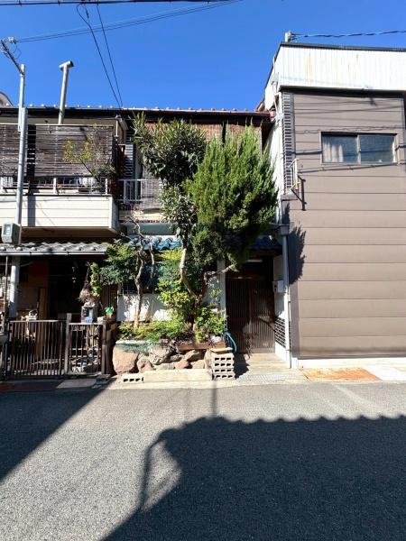 大阪府大阪市東住吉区田辺6丁目の中古テラスハウスの前面道路含む現地写真