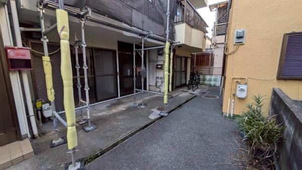 ���{�����s��c��5���ڂ̒��È�ˌ��Ă̑O�ʓ��H�܂ތ��n�ʐ^