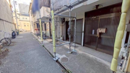 ���{�����s��c��5���ڂ̒��È�ˌ��Ă̑O�ʓ��H�܂ތ��n�ʐ^