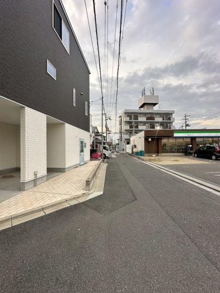 ���{��^�s���n�����̒��È�ˌ��Ă̑O�ʓ��H�܂ތ��n�ʐ^