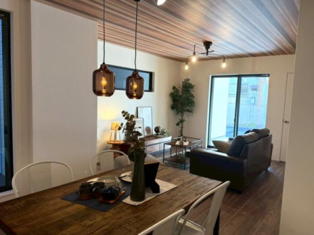 {swˌ1ڂ̐VzˌẴrO