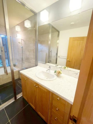 {Lsu3ڂ̒ÈˌĂ̐ʑEʏ