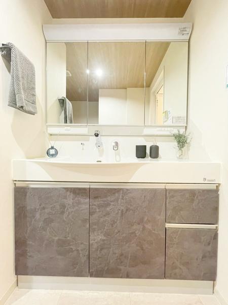 {LsV痢3ڂ̒Ã}V̐ʑEʏ