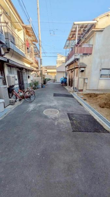 ���{�����s�ʋ�����1���ڂ̐V�z��ˌ��Ă̑O�ʓ��H�܂ތ��n�ʐ^