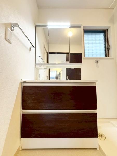 {Ls1ڂ̒ÈˌĂ̐ʑEʏ