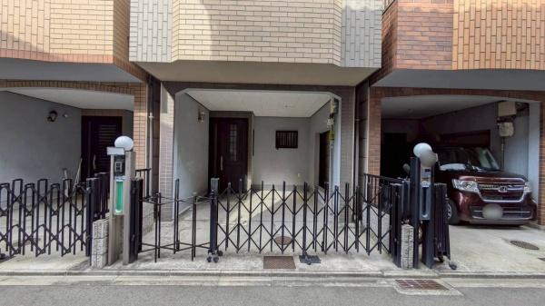 ���{�����s�V�r����1���ڂ̒��È�ˌ��Ă̒��ԏ�