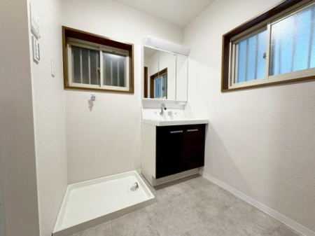 {^sl{5ڂ̒ÈˌĂ̐ʑEʏ