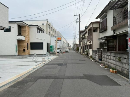 ���{���s�����Z�j��2���ڂ̐V�z��ˌ��Ă̑O�ʓ��H�܂ތ��n�ʐ^