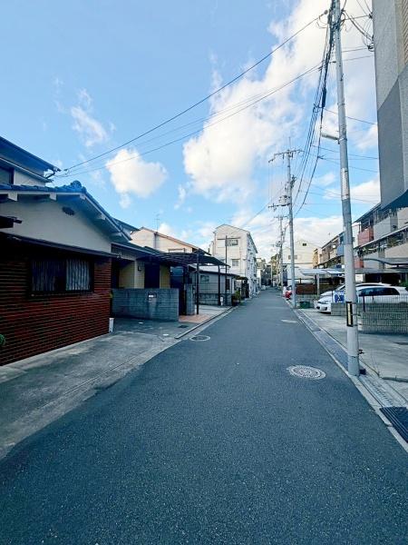 ���{�����s��@��1���ڂ̓y�n�̑O�ʓ��H�܂ތ��n�ʐ^