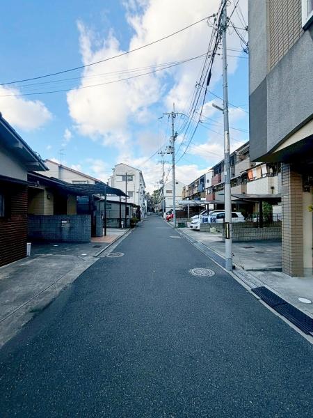 ���{�����s��@��1���ڂ̓y�n�̑O�ʓ��H�܂ތ��n�ʐ^