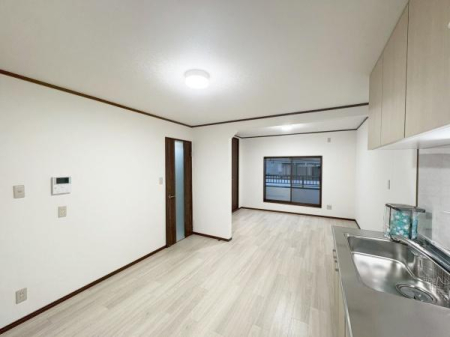 ���{��^�s�]�[���̒��È�ˌ��Ẵ��r���O