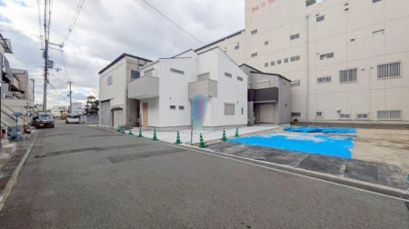 ���{�����s��㏬��̐V�z��ˌ��Ă̑O�ʓ��H�܂ތ��n�ʐ^