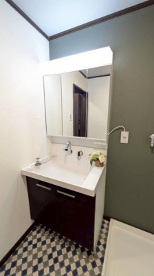 {sߐ3ڂ̒ÈˌĂ̐ʑEʏ