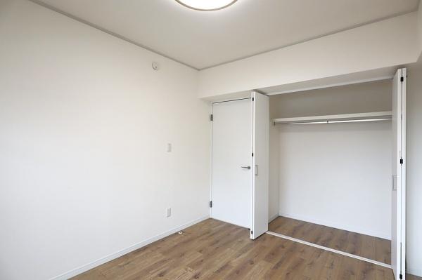 大阪府大阪市東住吉区湯里2丁目の中古マンションの洋室