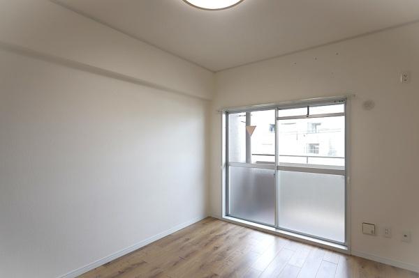 大阪府大阪市東住吉区湯里2丁目の中古マンションの洋室