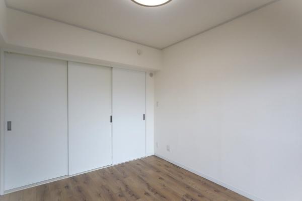 大阪府大阪市東住吉区湯里2丁目の中古マンションの洋室