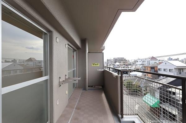大阪府大阪市東住吉区湯里2丁目の中古マンションのバルコニー