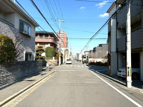 大阪府大阪市東住吉区桑津3丁目の中古一戸建ての前面道路含む現地写真