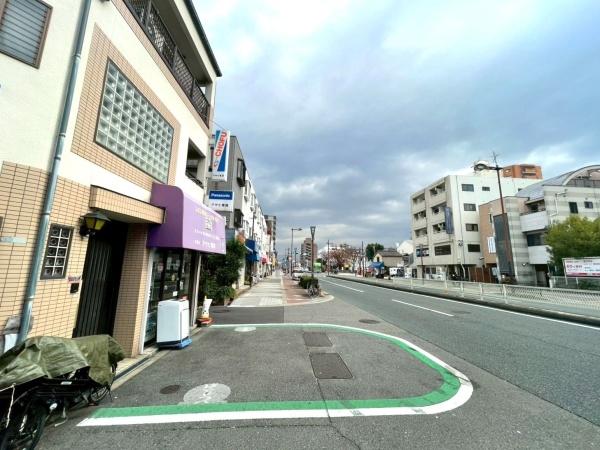 大阪府大阪市平野区平野東3丁目の中古一戸建ての前面道路含む現地写真