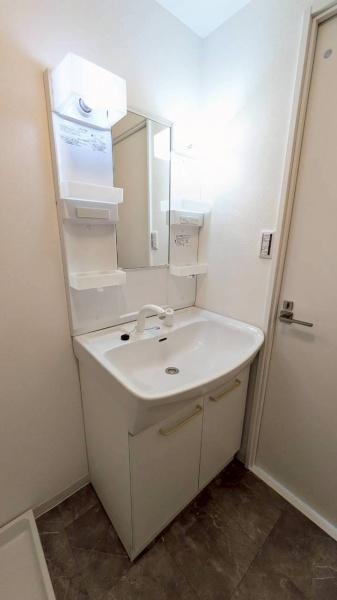 ���{�����s�F��5���ڂ̒��Ã}���V�����̐��ʑ�E���ʏ�