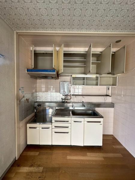 ���{�l����s���R2���ڂ̒��Ã}���V�����̃L�b�`��