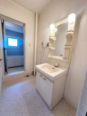 ���{�l����s���R2���ڂ̒��Ã}���V�����̐��ʑ�E���ʏ�