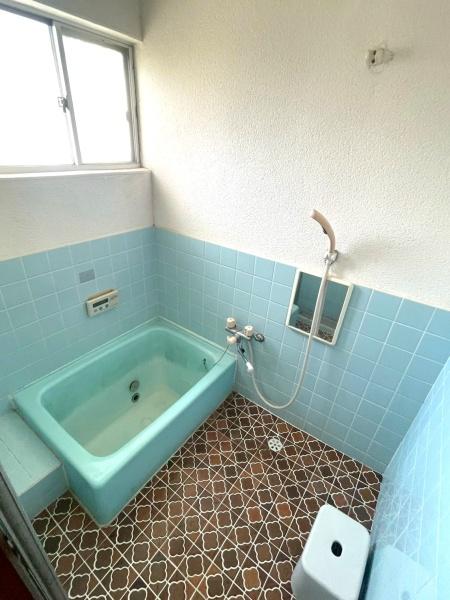 大阪府東大阪市上四条町の中古一戸建ての浴室