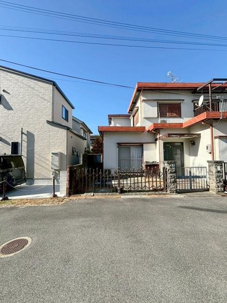 �ޗǌ�����s������̓y�n�̑O�ʓ��H�܂ތ��n�ʐ^