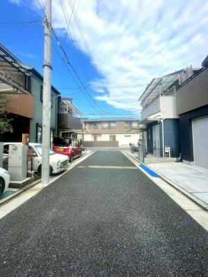 ���{�����s�����ؓ�3���ڂ̒��È�ˌ��Ă̑O�ʓ��H�܂ތ��n�ʐ^