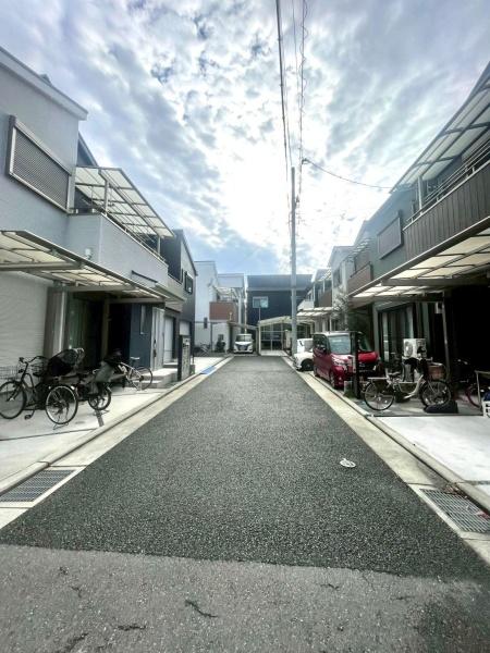 ���{�����s�����ؓ�3���ڂ̒��È�ˌ��Ă̑O�ʓ��H�܂ތ��n�ʐ^