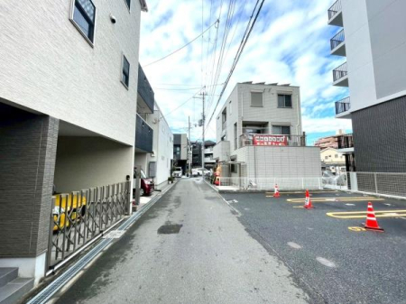 ���{���s����揟�R�k1���ڂ̓y�n�̑O�ʓ��H�܂ތ��n�ʐ^