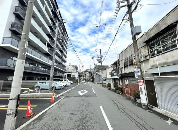 ���{���s����揟�R�k1���ڂ̓y�n�̑O�ʓ��H�܂ތ��n�ʐ^