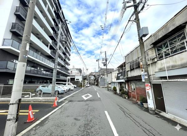 ���{���s����揟�R�k1���ڂ̓y�n�̑O�ʓ��H�܂ތ��n�ʐ^