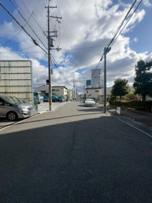 ���{�Q����s�ΒÌ����̒��È�ˌ��Ă̑O�ʓ��H�܂ތ��n�ʐ^