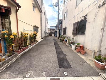 ���{���s�����F��1���ڂ̓y�n�̑O�ʓ��H�܂ތ��n�ʐ^