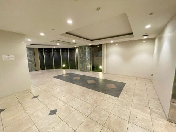 ���{�l����s����̒��Ã}���V�����̃G���g�����X