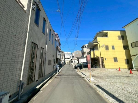 ���{���s���Z�g�擌�c��2���ڂ̓y�n�̑O�ʓ��H�܂ތ��n�ʐ^