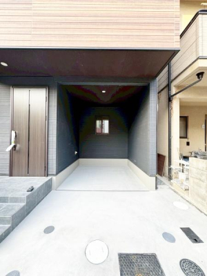 ���{�L���s�]���쒬3���ڂ̐V�z��ˌ��Ă̒��ԏ�