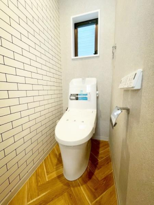 ���{���c�s���̏o���̒��È�ˌ��Ẵg�C��