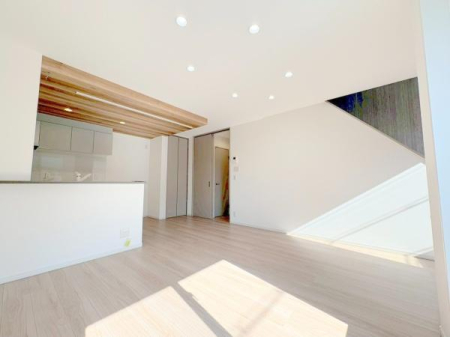 ���{�����s�ԉ�����2���ڂ̐V�z��ˌ��Ẵ��r���O