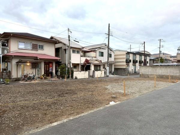 ���{���s���Z�g��R��4���ڂ̓y�n�̑O�ʓ��H�܂ތ��n�ʐ^