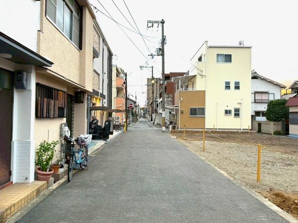 ���{���s���Z�g��R��4���ڂ̓y�n�̑O�ʓ��H�܂ތ��n�ʐ^