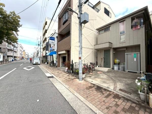 ���{���s�����V����2���ڂ̒��È�ˌ��Ă̑O�ʓ��H�܂ތ��n�ʐ^