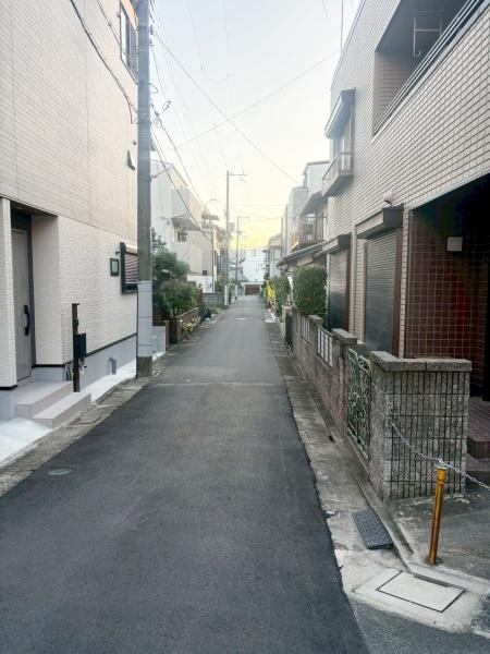 ���{����s�����̓y�n�̑O�ʓ��H�܂ތ��n�ʐ^