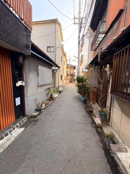 大阪府大阪市生野区桃谷3丁目の土地の前面道路含む現地写真