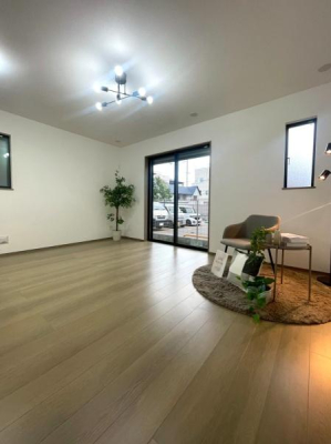 ���{���s���Z�g��Y�S7���ڂ̐V�z��ˌ��Ẵ��r���O