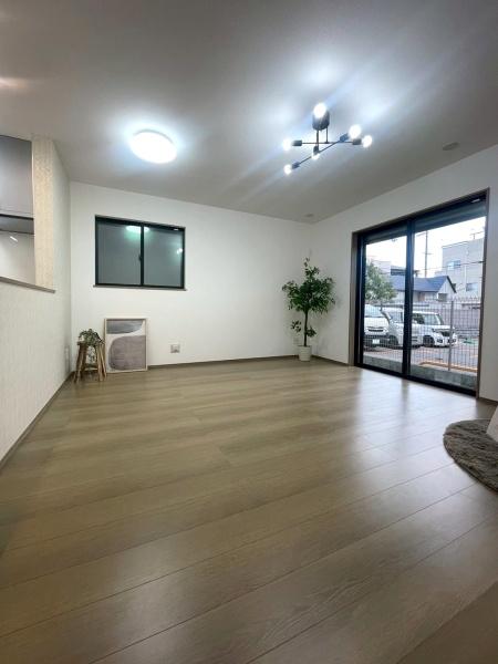 ���{���s���Z�g��Y�S7���ڂ̐V�z��ˌ��Ẵ��r���O