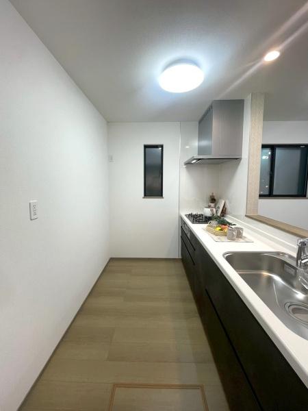 ���{���s���Z�g��Y�S7���ڂ̐V�z��ˌ��ẴL�b�`��